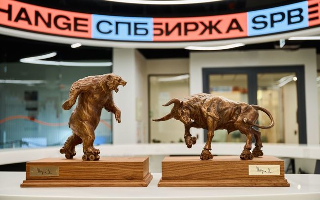 На Петербургской бирже в 2025 году реализовали один слиток золота и один слиток серебра